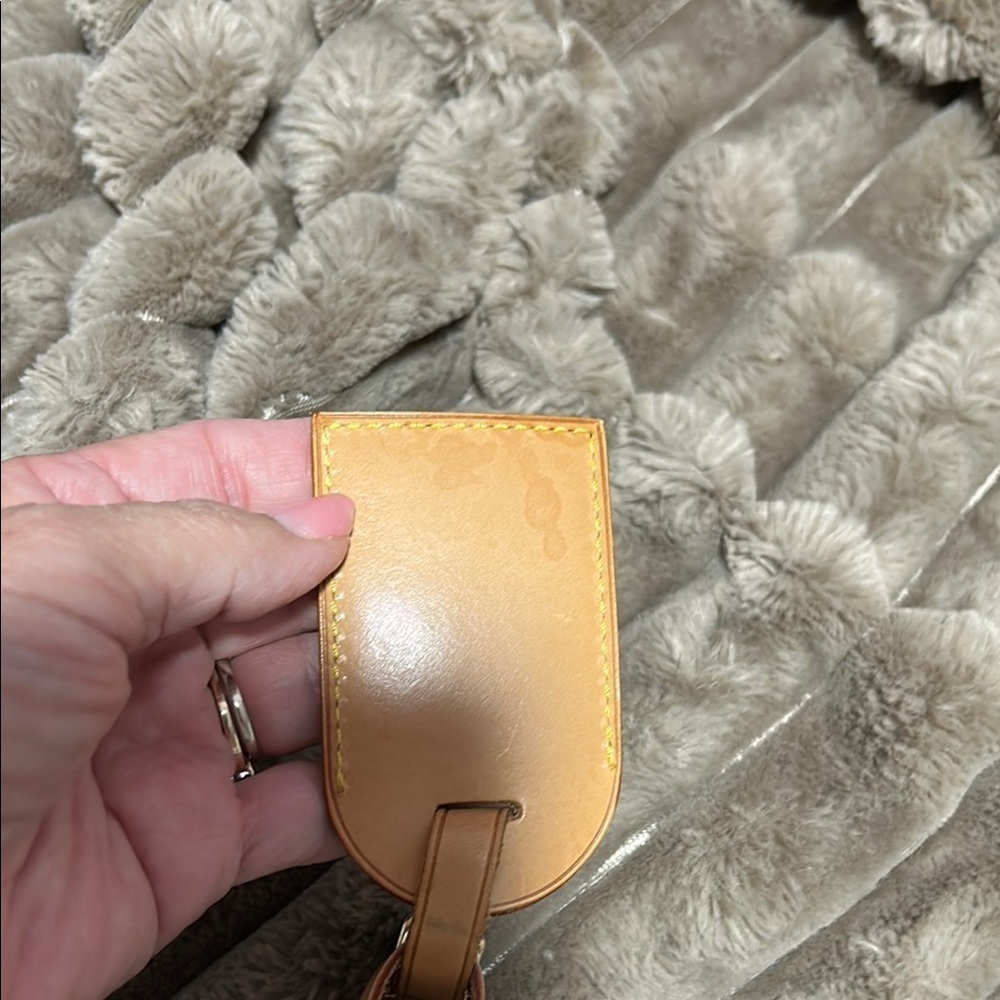 Louis Vuitton Beige Leather Luggage Tag - Picture 12 of 12